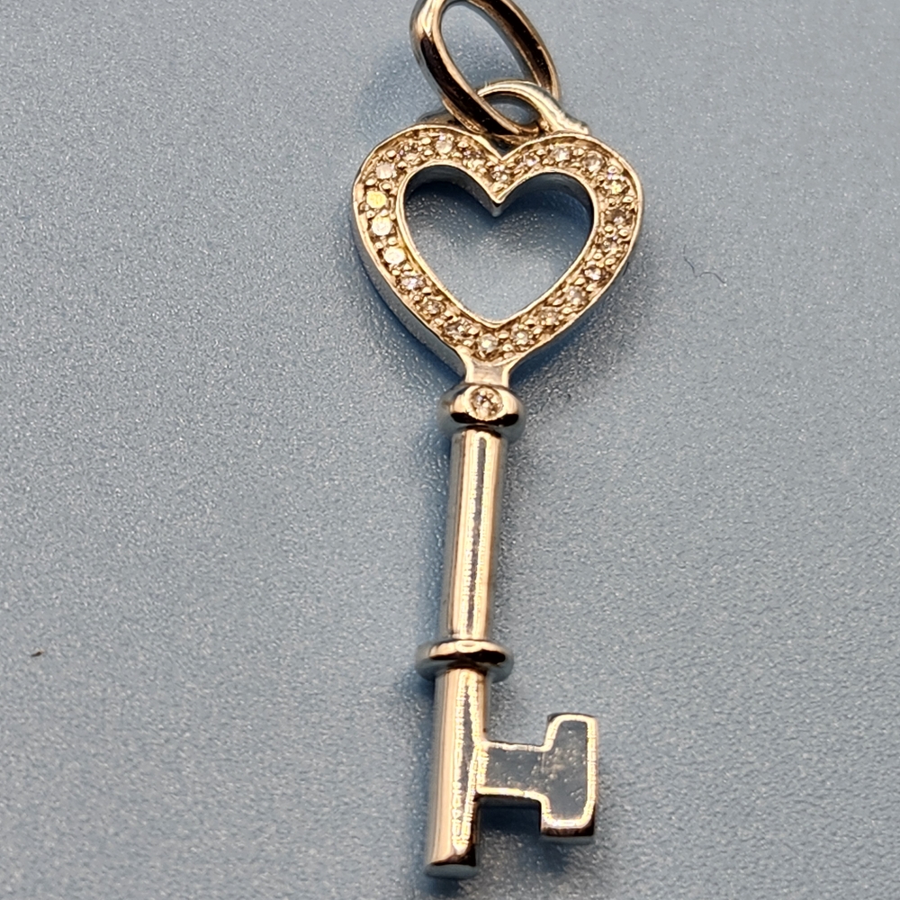 Tiffany & Co Diamond Heart Key Pendant Diamond 18K 4 Necklace Or Bracelet